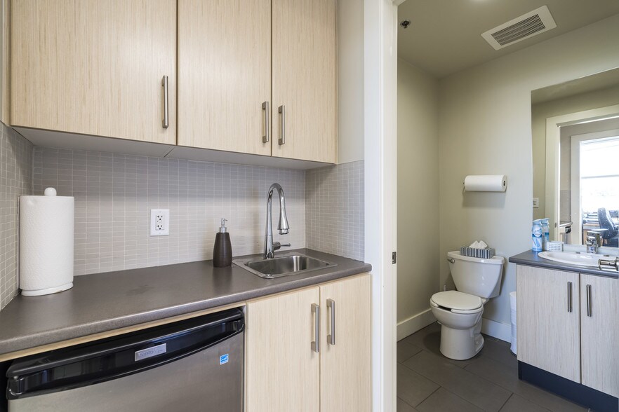 More Photos Of 618 E Kent Ave S, Vancouver Light Distribution For Sale