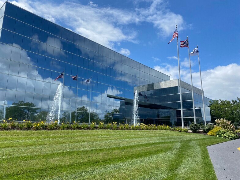 More Photos Of 11501 Northlake Dr, Cincinnati Office For Sale