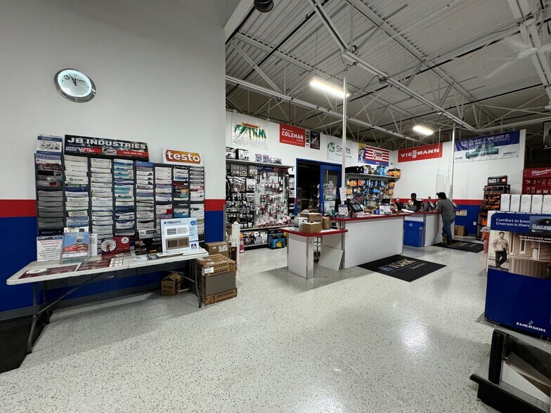 More Photos Of 1900 N Saginaw St, Flint Warehouse For Sale