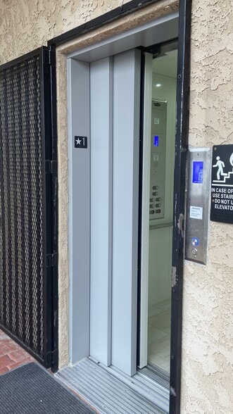 More Photos Of 833 Mistletoe Ln, Redding Office For Lease