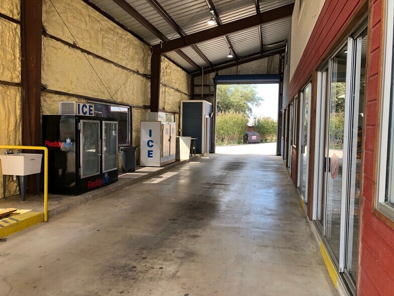 More Photos Of 3999 Hwy 16 South, Bandera Freestanding For Sale