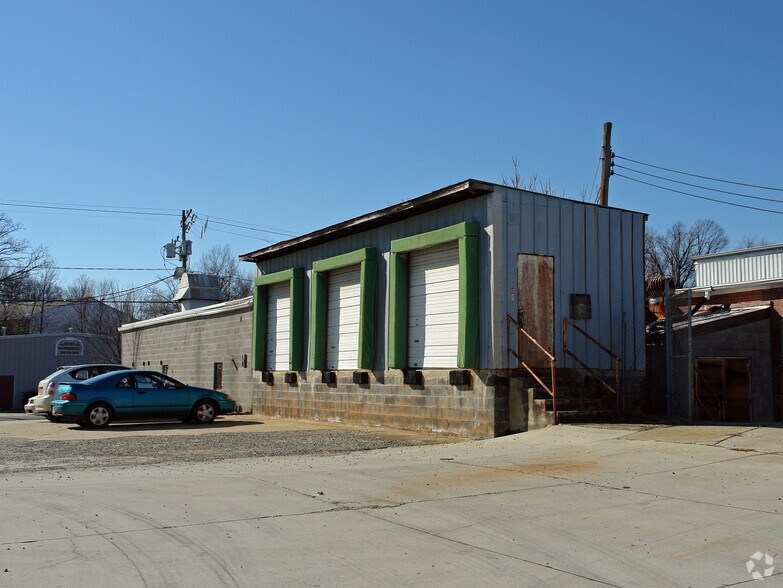 More Photos Of 1551 W Lee St, Greensboro General Retail For Sale