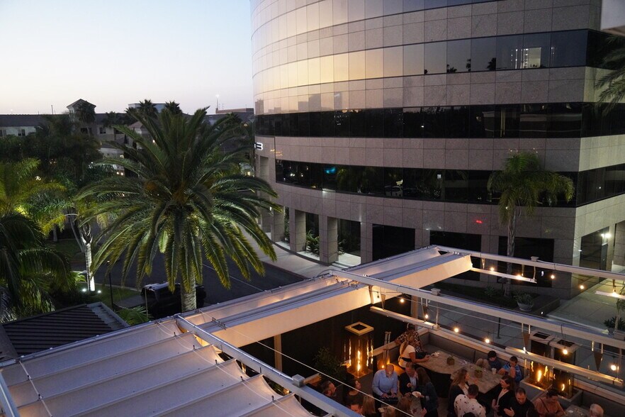 More Photos Of 2601-2603 Main St, Irvine Unknown For Lease