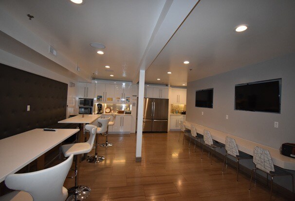 More Photos Of 15757 N 78th St, Scottsdale Light Distribution For Lease