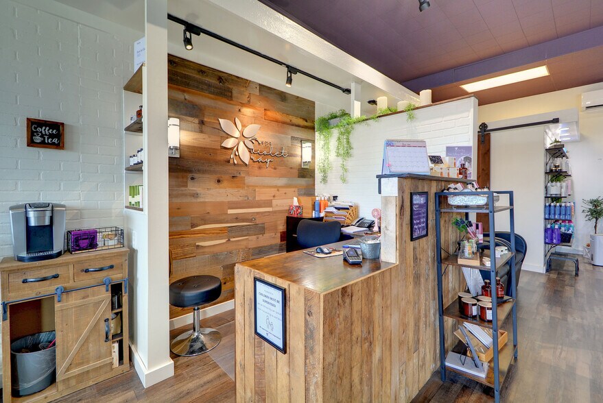 More Photos Of 1415 Pioneer Hwy, Silvana General Retail For Sale