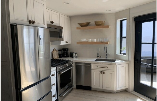 More Photos Of 511 E Balboa Blvd, Newport Beach Storefront Retail Residential For Sale