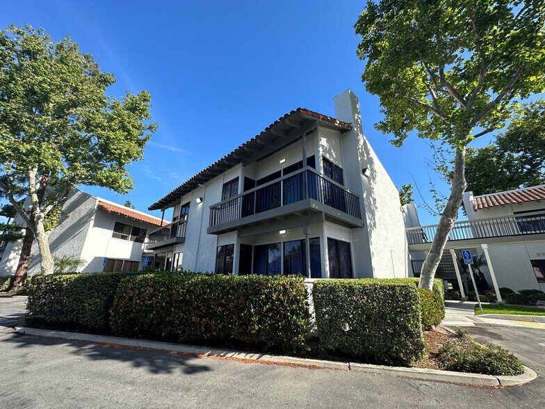 More Photos Of 1820 W Orangewood Ave, Orange Office For Lease