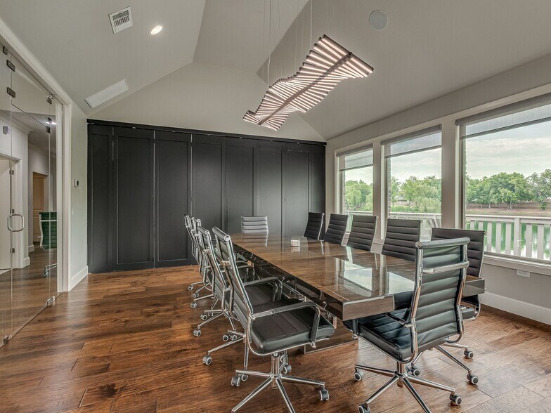 More Photos Of 2232 Bridgeview Blvd, Edmond Office Residential For Lease