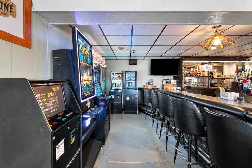 More Photos Of W11466 US Hwy 8, Dunbar Restaurant For Sale