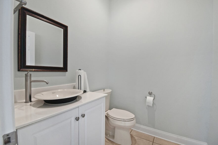 More Photos Of 2071 Dobbs Rd, Saint Augustine Flex For Sale