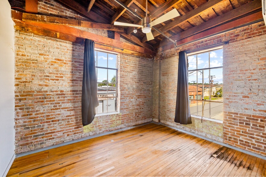 More Photos Of 122 E Laurel St, Mullins Industrial For Sale