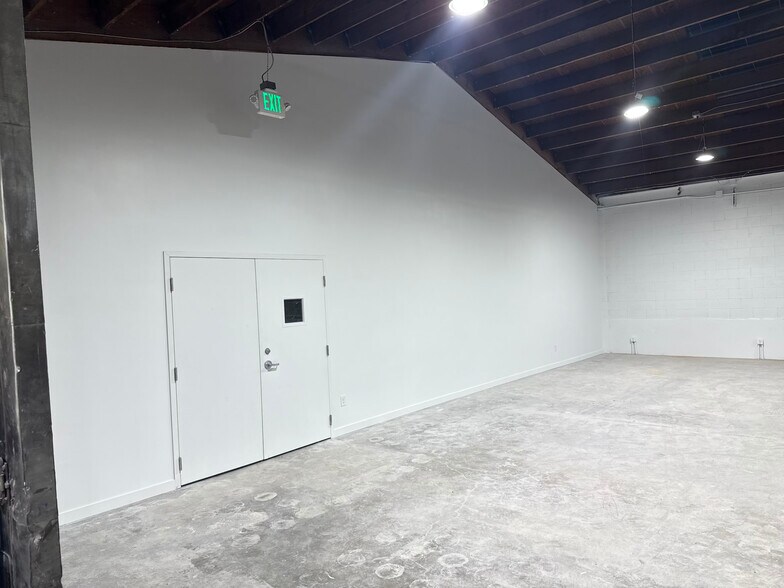 More Photos Of 3601-3605 E 8th St, Los Angeles Distribution For Lease