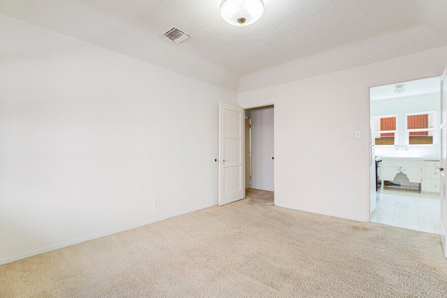 More Photos Of 4909 York Blvd, Los Angeles Office For Sale