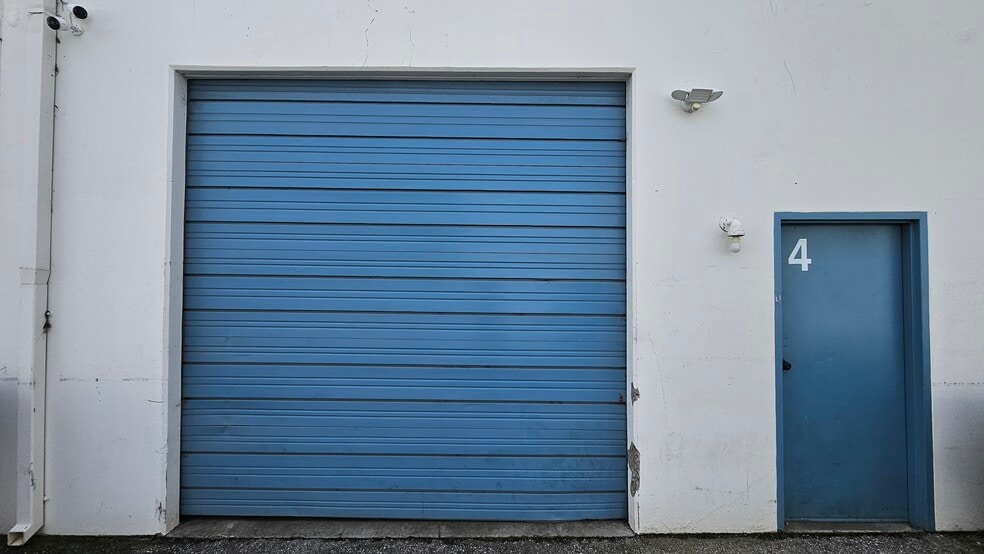 More Photos Of 200 Valley Dr, Brisbane Flex For Sale