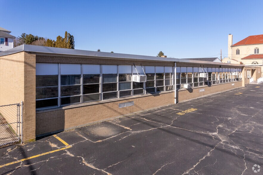 More Photos Of 33 Division St, Manville Schools For Lease