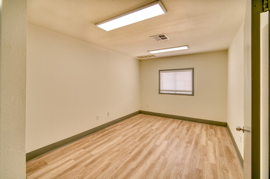 More Photos Of 138 Arena St, El Segundo Warehouse For Lease