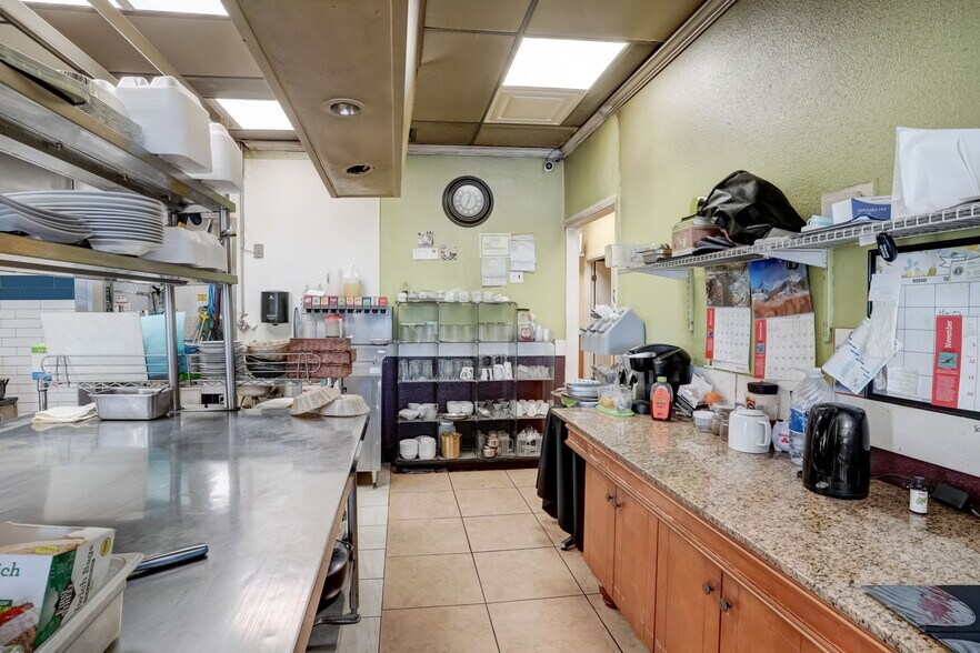 More Photos Of 733 N Mountain Ave, Upland Restaurant For Lease