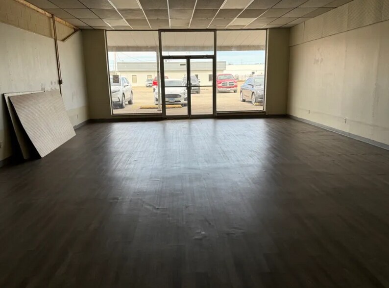 More Photos Of 1443-1445 W Whittaker St, Salem Storefront For Sale