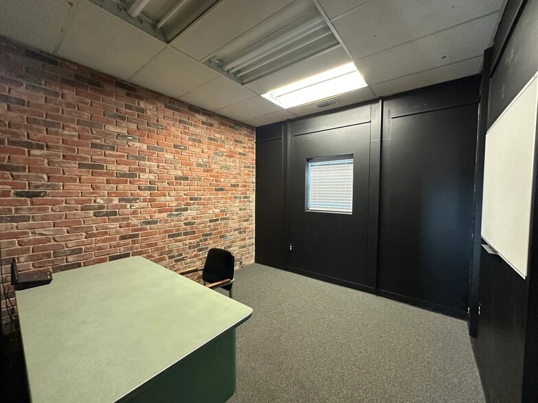 More Photos Of 1075 E Highway 80, Abilene Warehouse For Lease