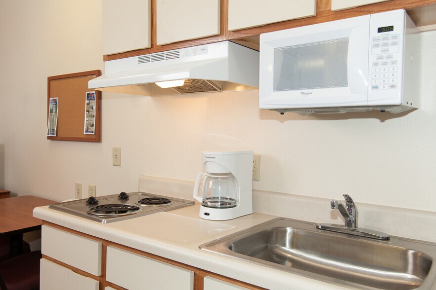 More Photos Of 7958 Interstate 35 Access Rd, San Antonio Hotel For Sale