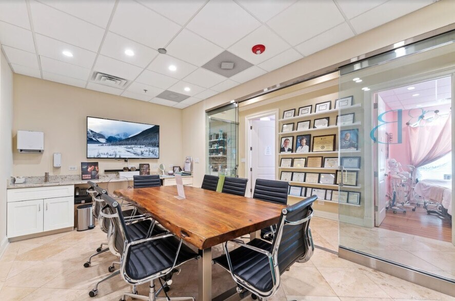 More Photos Of 230 E Ogden Ave, Hinsdale Medical For Sale