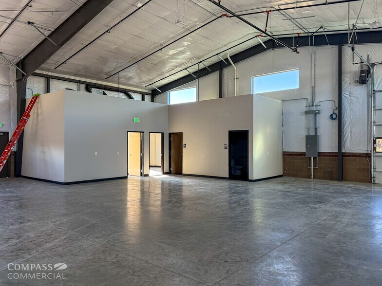 More Photos Of 3951 SW Empire Dr, Prineville Manufacturing For Lease
