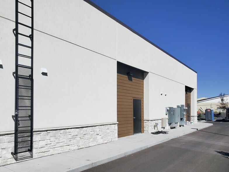 More Photos Of 82-94 Highland Dr, Santaquin Storefront Retail Office For Lease