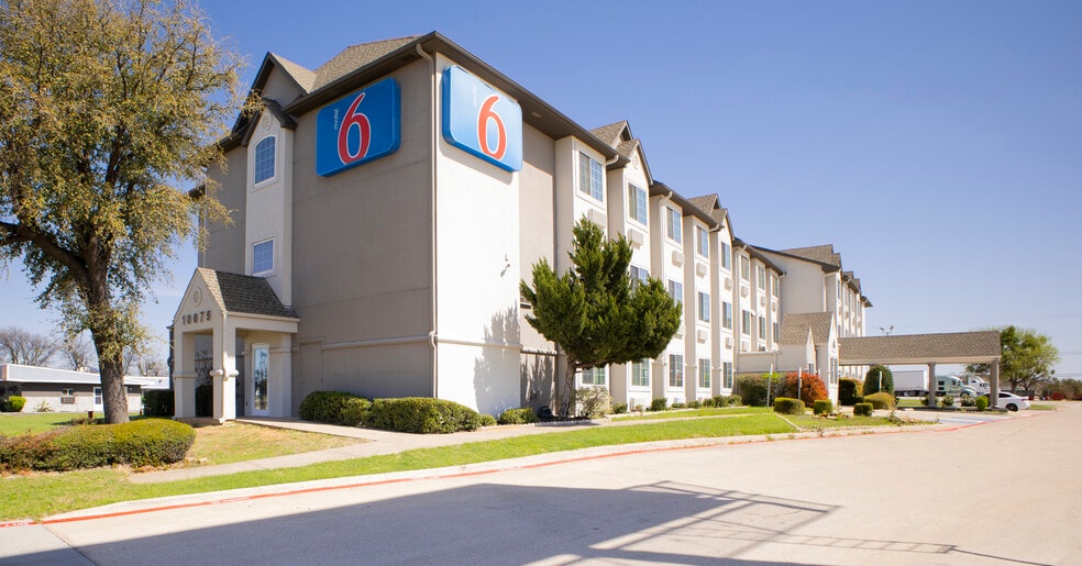Primary Photo Of 10675 South Fwy, Fort Worth Hotel For Sale