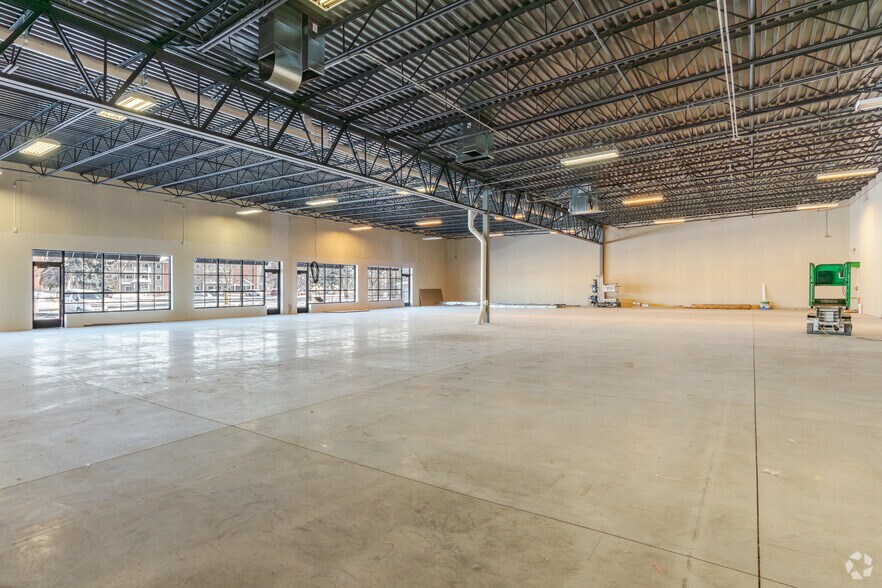 More Photos Of 500-520 N Westhill Blvd, Appleton Storefront Retail Office For Sale