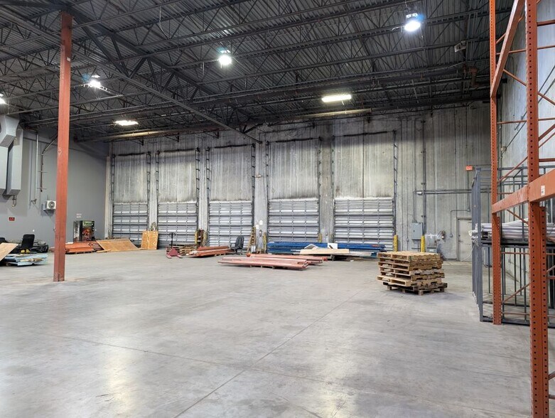 More Photos Of 12860-12864 NW South River Dr, Medley Warehouse For Lease