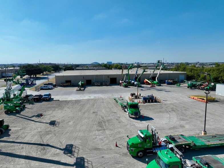 More Photos Of 3701 Dalworth St, Arlington Warehouse For Lease