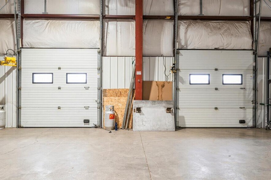 More Photos Of 41 Elkay Dr, Chester Warehouse For Lease