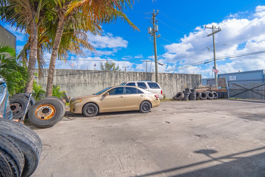 More Photos Of 5201 NW 36th Ave, Miami Light Manufacturing For Sale