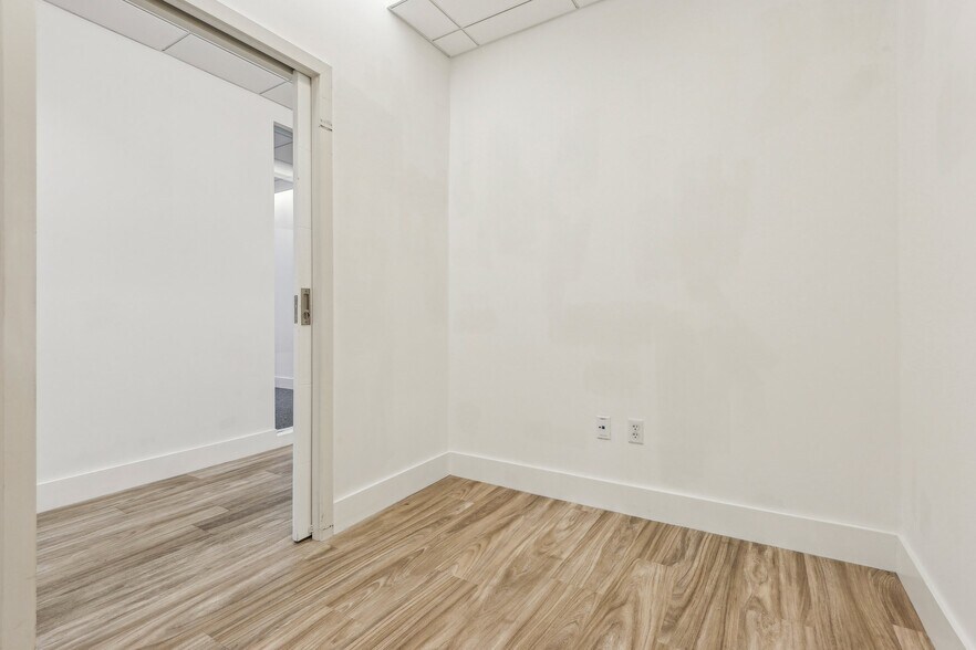 More Photos Of 1200 Brickell Ave, Miami Office For Sale