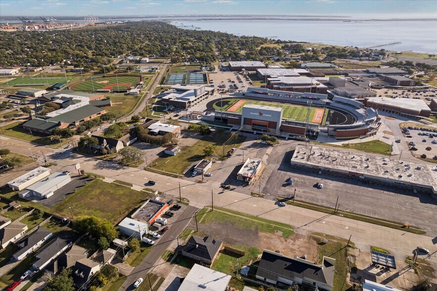 More Photos Of 902 S Broadway St, La Porte Office For Sale