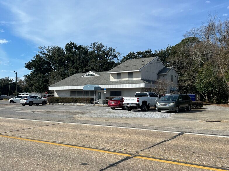More Photos Of 901 New Warrington Rd, Pensacola Medical For Sale
