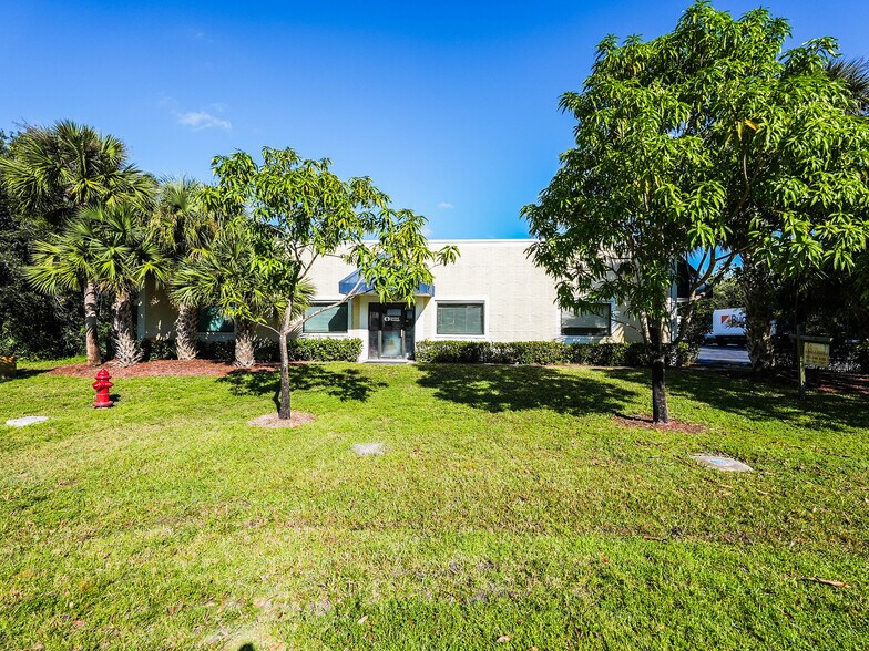 More Photos Of 15935 Assembly Loop, Jupiter Warehouse For Sale