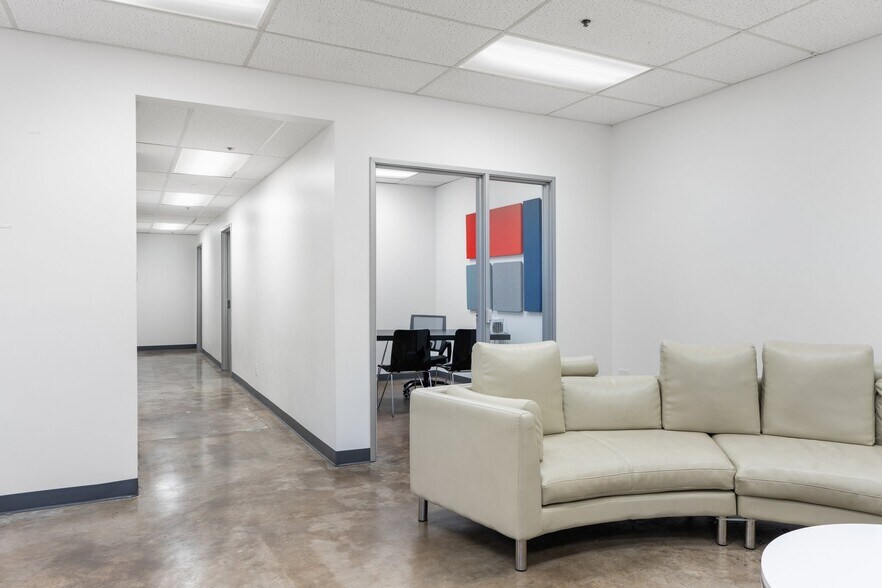 More Photos Of 13702 Gamma Rd, Dallas Light Manufacturing For Sale