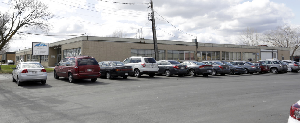 Primary Photo Of 8530-8550 Ch Delmeade, Mont-Royal Manufacturing For Lease