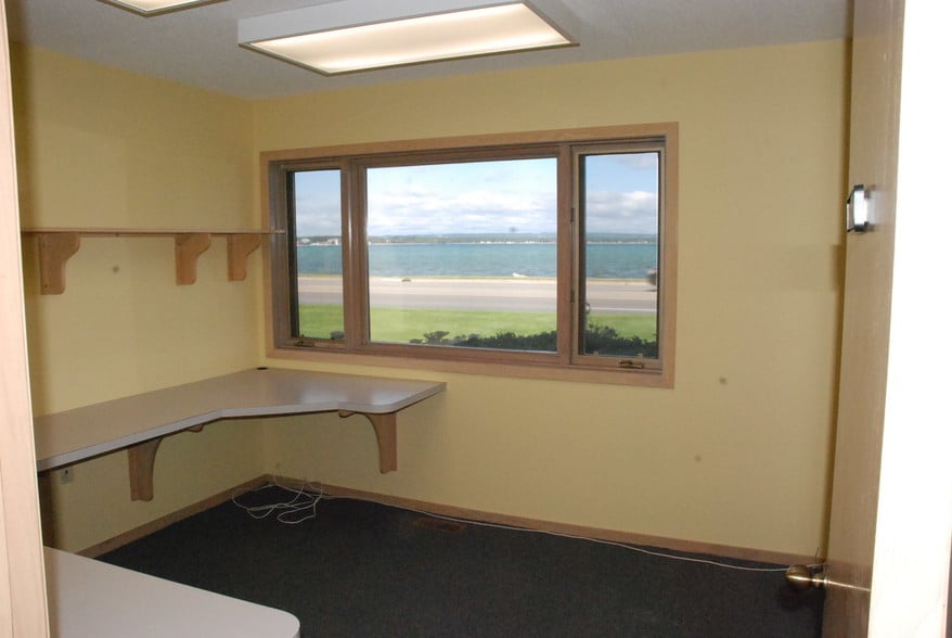 More Photos Of 4620 N US Highway 31 N, Traverse City Office For Lease