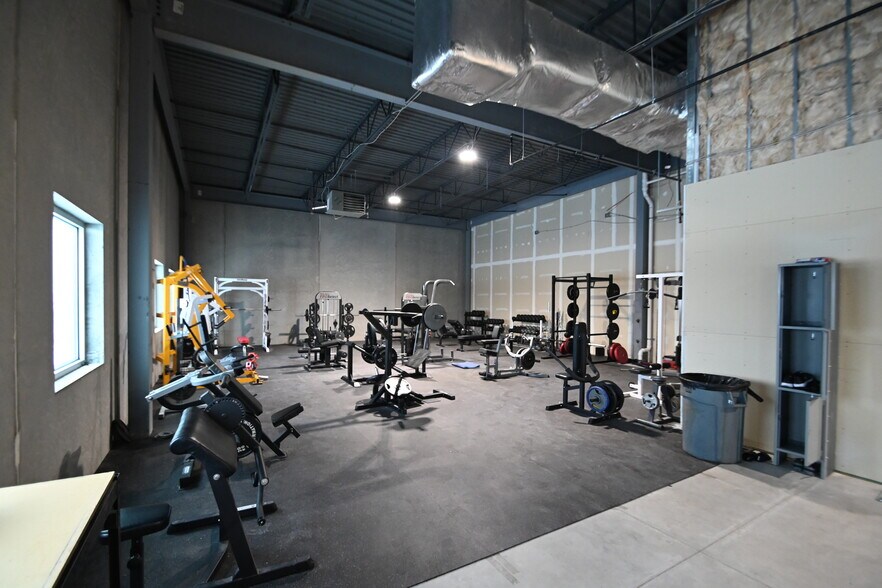 More Photos Of 3301 124th Ave S, Horace Manufacturing For Sale