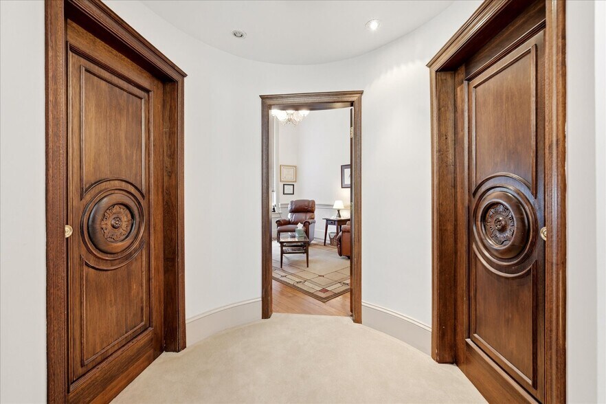More Photos Of 185 N Loudoun St, Winchester Office For Sale