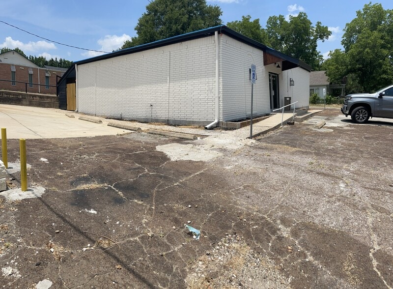 More Photos Of 1330 Avenue N, Huntsville Light Distribution For Lease
