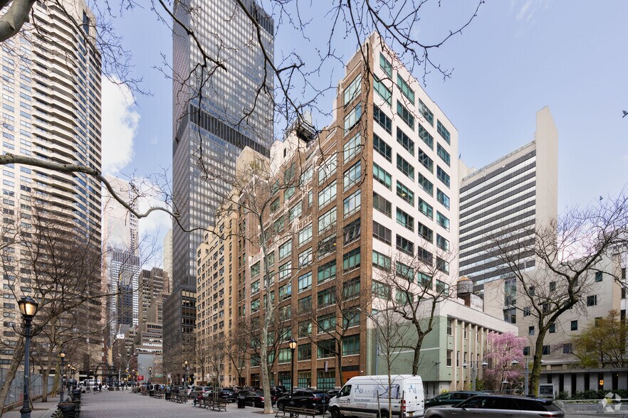 More Photos Of 305 E 47th St, New York Coworking Space