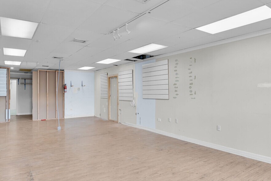 More Photos Of 81900-81906 Overseas Hwy, Islamorada General Retail For Sale