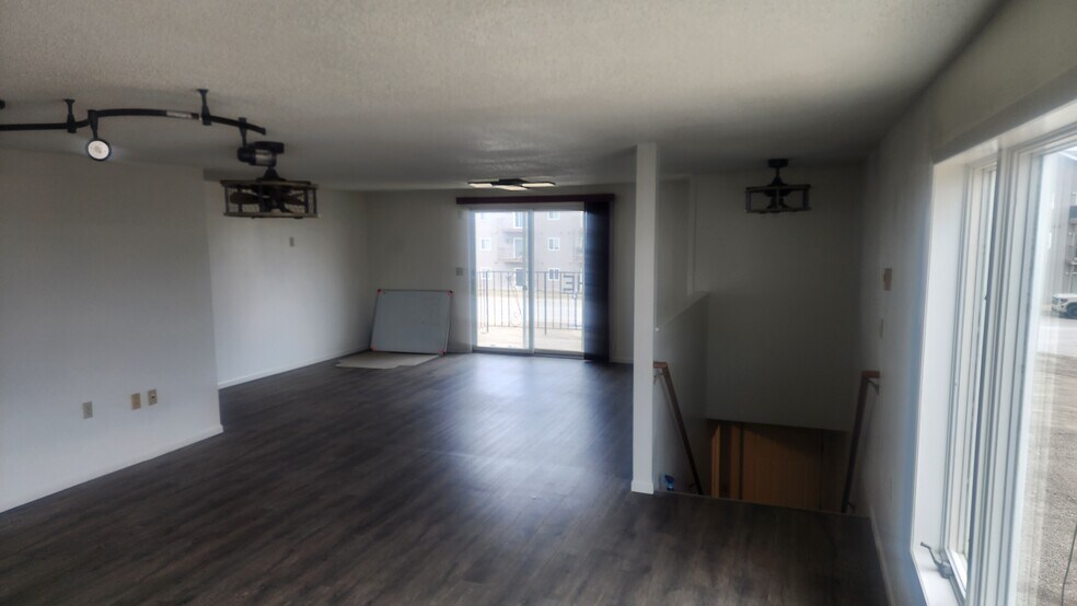 More Photos Of 4401 16th Ave W, Williston Warehouse For Lease