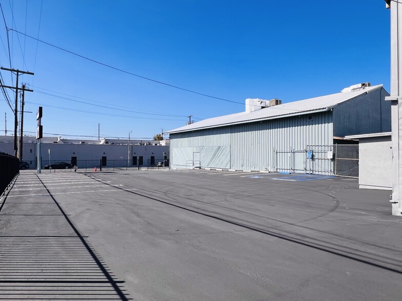 More Photos Of 2219 Fair Park Ave, Los Angeles Warehouse For Lease