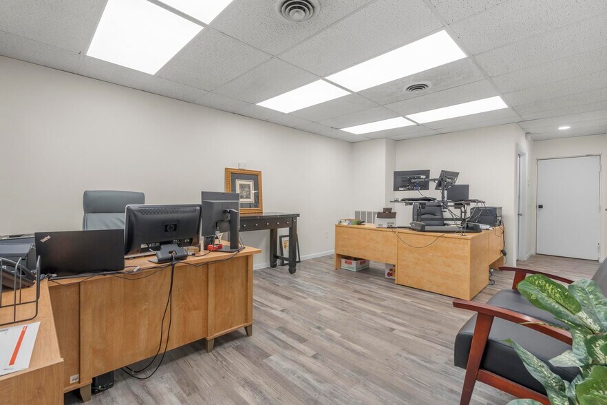 More Photos Of 276 Main St, Farmington Medical For Sale