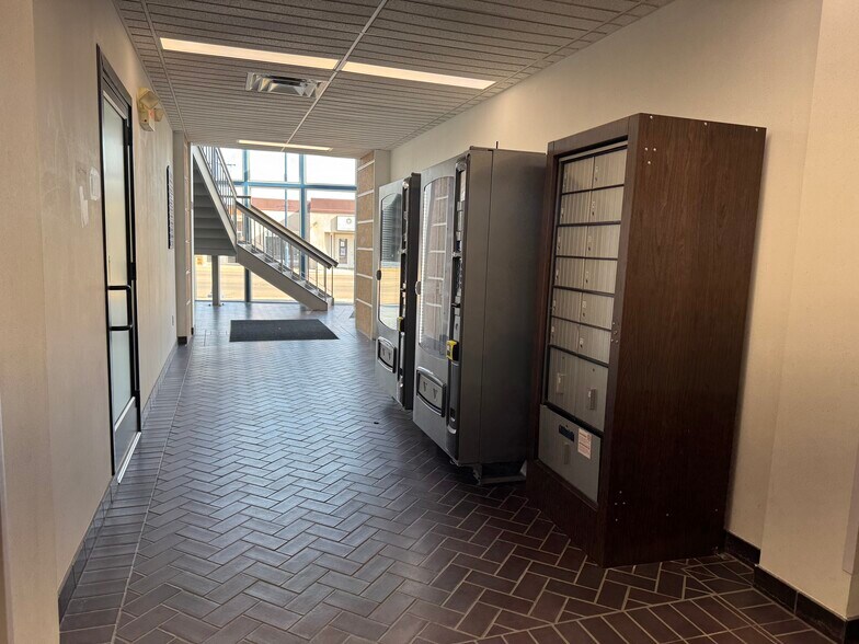 More Photos Of 146 N Lake St, Forest Lake Medical For Lease