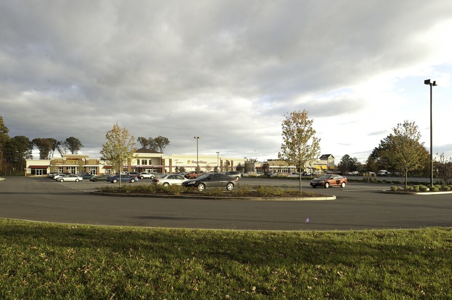 More Photos Of 174-176 Newington Rd, West Hartford Unknown For Sale